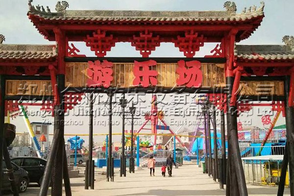 体能乐园_大门